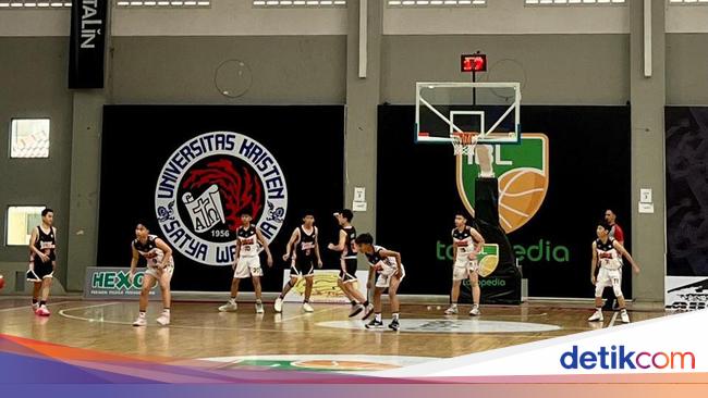 Turnamen DPRD Palangka Raya Cup 2025 ditutup, anak-anak tetap semangat bertanding di tengah hujan