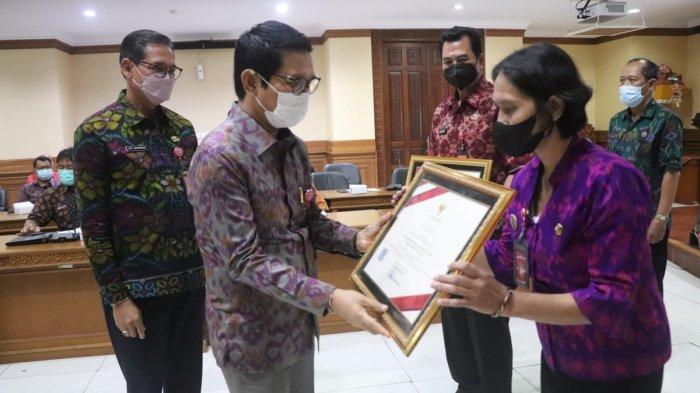 Bupati Badung Adi Arnawa serahkan penghargaan kepada 187 veteran