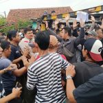 Puri Asih Bekasi Ricuh, Warga dan Polisi Bersitegang