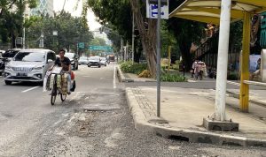 Jalan Kebon Sirih Rusak, Dekat DPRD Jakarta dan Istana Wapres Jalan Kebon Sirih Rusak, Dekat DPRD Jakarta dan Istana Wapres