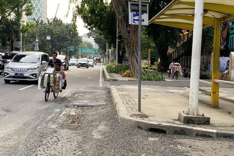 Jalan Kebon Sirih Rusak, Dekat DPRD Jakarta dan Istana Wapres
