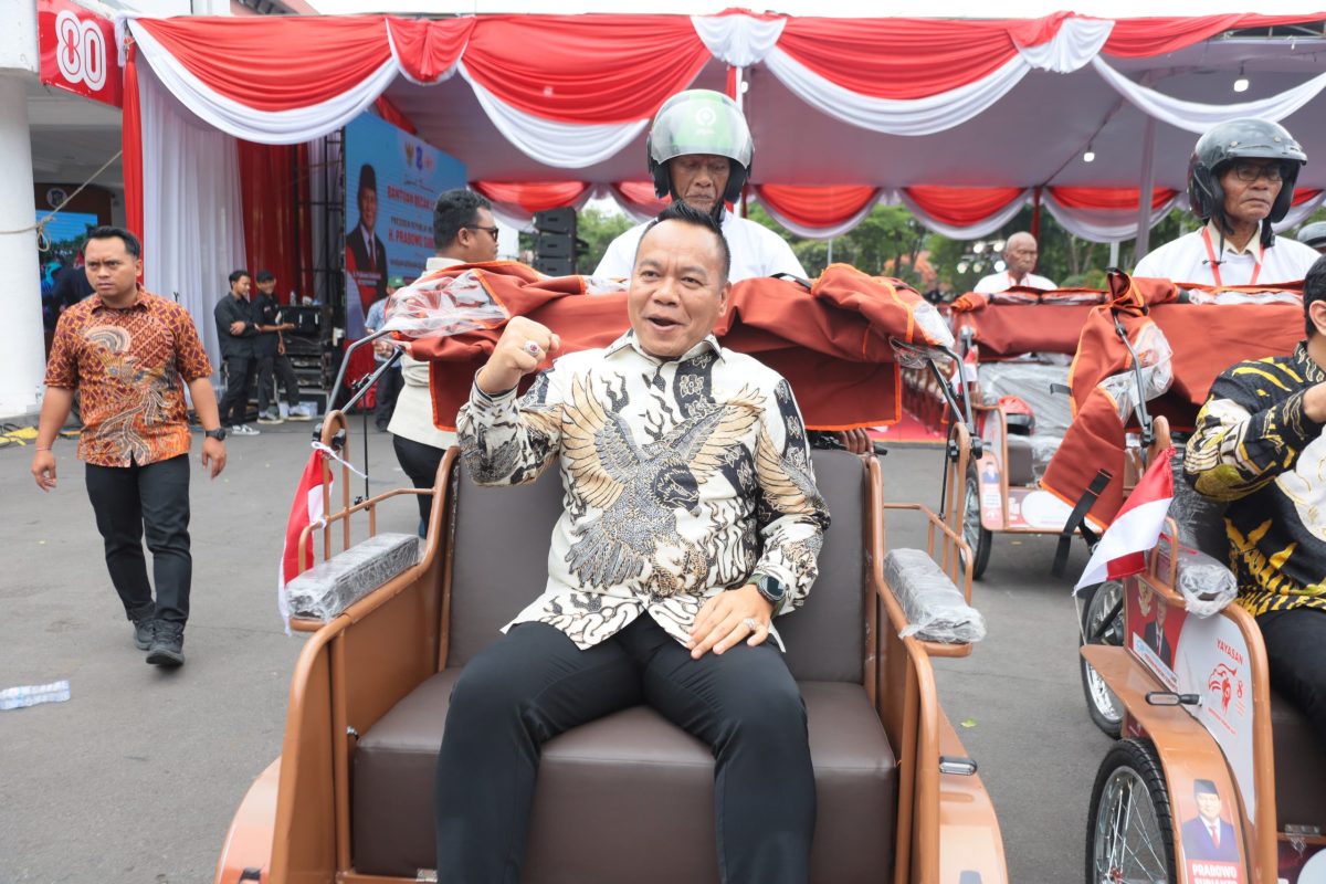 Dari Istana ke Jalanan Kota, DPRD Surabaya: Kebijakan Presiden Prabowo Hidupkan Ekonomi Tukang Becak Lansia