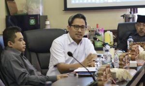 Inisiatif Pansus DPRD Surabaya untuk Membentuk Komite Khusus Pengembangan Kampung Cerdas Inisiatif Pansus DPRD Surabaya untuk Membentuk Komite Khusus Pengembangan Kampung Cerdas