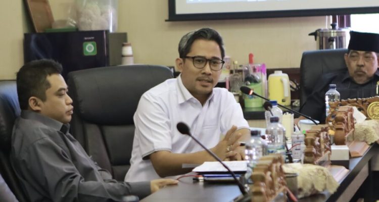 Inisiatif Pansus DPRD Surabaya untuk Membentuk Komite Khusus Pengembangan Kampung Cerdas