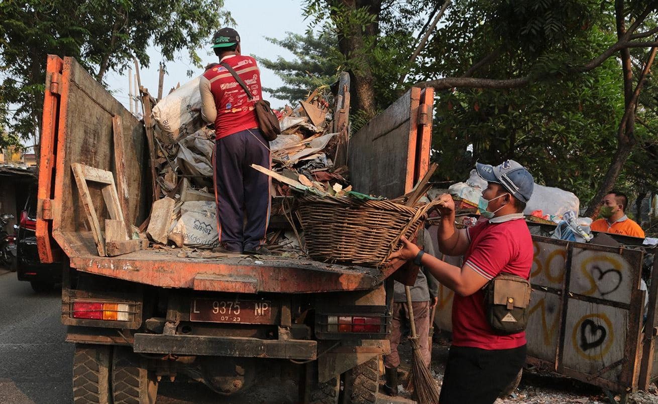 DPRD Surabaya: Peran Pemerintah Daerah dalam Mengatasi Masalah Sampah Kerja Bhakti di Wilayah Permukiman
