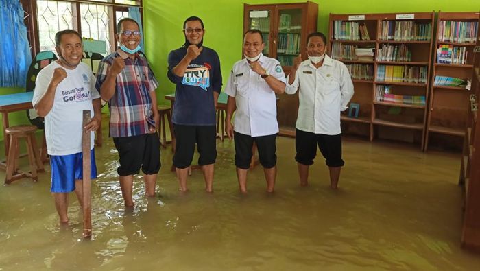 Banjir Bengawan Solo Mengganggu Kegiatan Sekolah di Lamongan