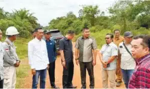 Masalah Jalan Menuju Puskesmas Tualan Hulu Mengundang Perhatian DPRD Kotim