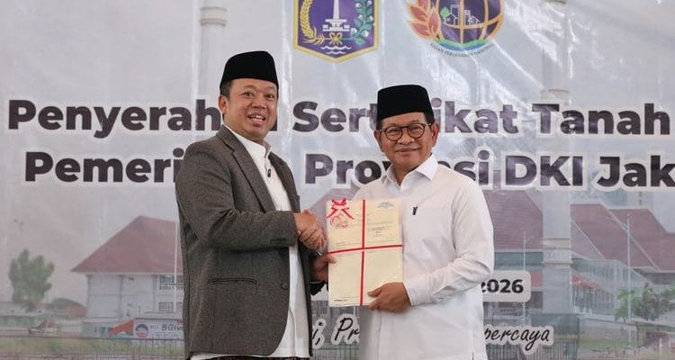 Penyerahan 3.922 Sertifikat Tanah Aset Milik Daerah di Jakarta