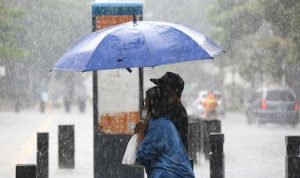 Prakiraan Cuaca Jawa Timur: Hujan Ringan hingga Lebat Mengguyur Seluruh Wilayah