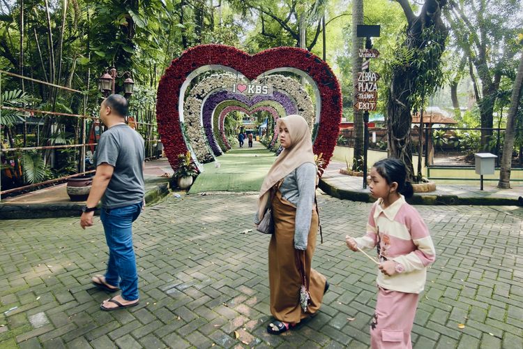 Penyidik Kejaksaan Jatim Lakukan Penggeledahan di Kebun Binatang Surabaya