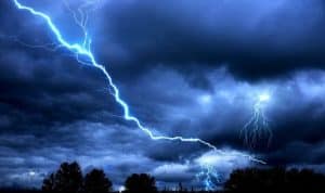 BMKG Peringatan Cuaca Ekstrem di Jawa Timur, Masyarakat Diminta Waspada