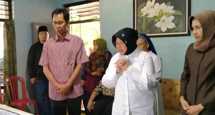 Warga dan Tetangga Bersiap Menghormati Almarhum Adi Sutarwijono, Kompak Antar Jenazah ke Grand Heaven