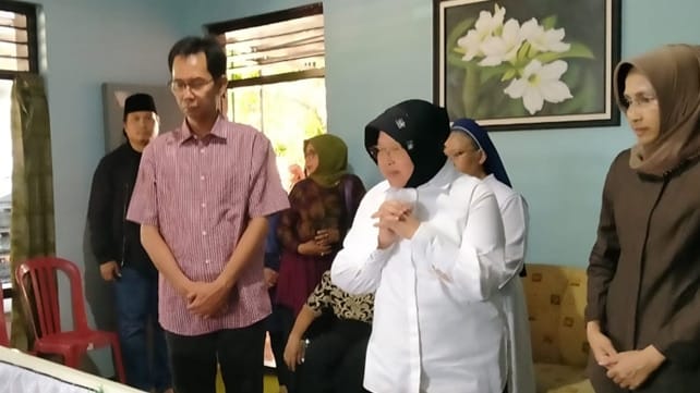 Warga dan Tetangga Bersiap Menghormati Almarhum Adi Sutarwijono, Kompak Antar Jenazah ke Grand Heaven