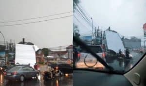 Cuaca Ekstrem di Surabaya: Papan Reklame dan Pohon Tumbang Akibat Hujan Deras