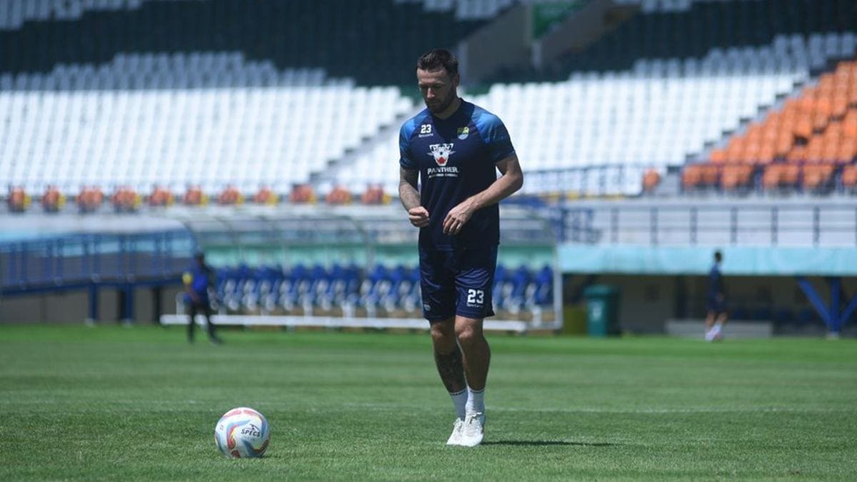 Kritik Marc Klok Terhadap Keputusan Wasit Usai Laga Persib Bandung vs Persebaya Surabaya