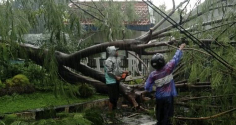 Pemkot Surabaya Siapkan Strategi Cepat Tangani Ancaman Cuaca Ekstrem