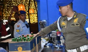 Penegakan Aturan Selama Ramadan di Surabaya: Satpol PP Sita Minuman Beralkohol dari Restoran